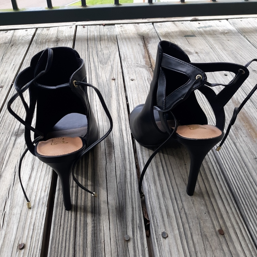 Shoes - Picture 4 of 6